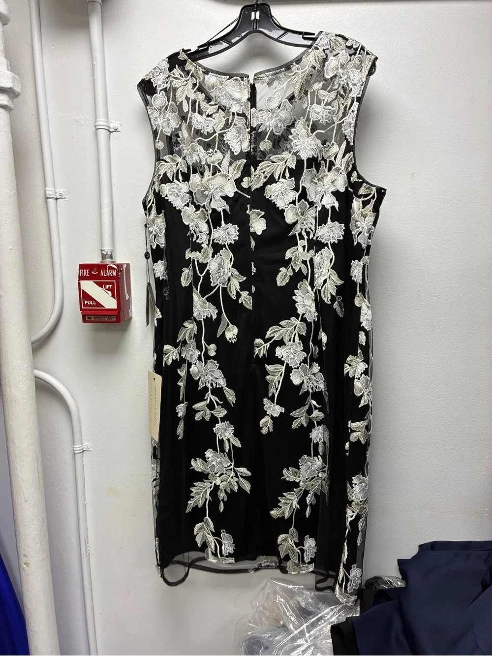 Adrianna Papell SZ 20 NWT Black Ivory Floral Embroidered Cocktail Dress GALA MOB